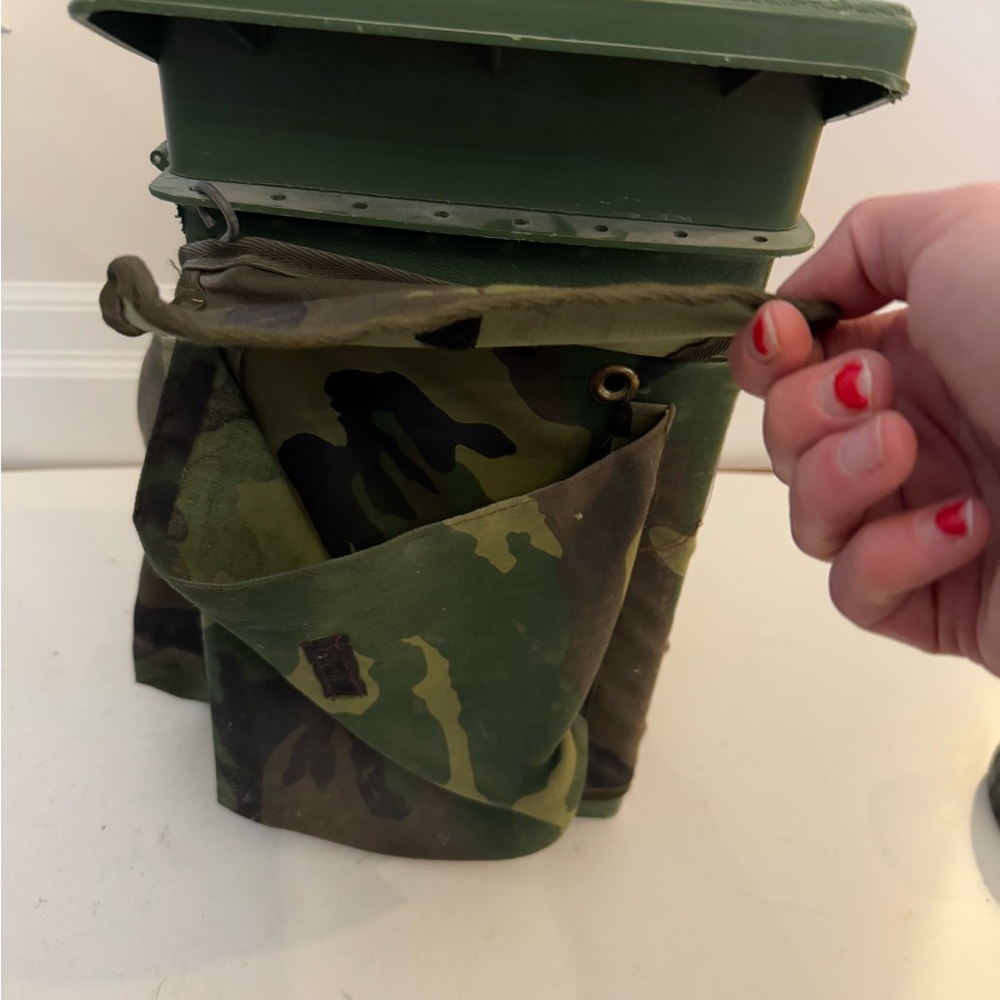 Vintage Woodstream Hunter Seat 9080 Tackle Ammo Storage box and Chair - Picture 6 of 11